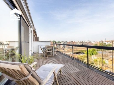 Dakappartement met 2 slpk, 2 terrassen & garagebox!