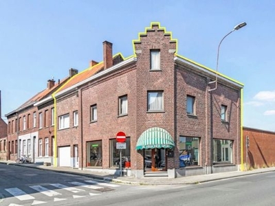 Eigendom met appartement én handelszaak met woonst & garage!