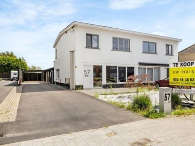 Gelijkvloers appartement met 2 slaapkamers, garage en tuin