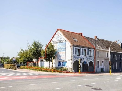 Gerenoveerde (twee)woonst met 4 slpks, 2 badkamers en tuin