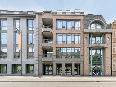 HANDELSRUIMTE (286 M2) + TERRAS (65M2) TE HASSELT- CENTRUM