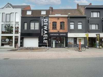 Handelsruimte met woonst in het centrum van Harelbeke