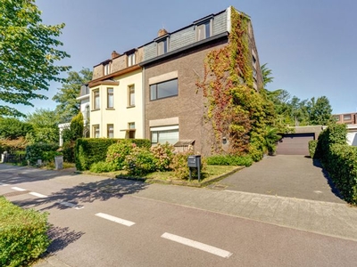 Handelswoonst met duplex op toplocatie in Brasschaat