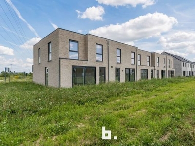 Instapklare nieuwbouwwoning met zonnige tuin