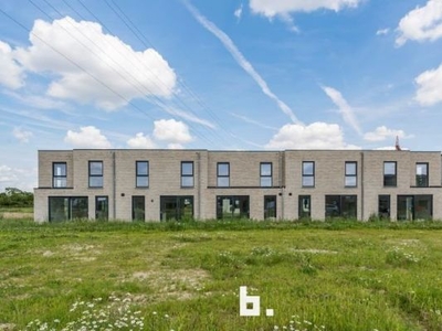 Instapklare nieuwbouwwoning met zonnige tuin