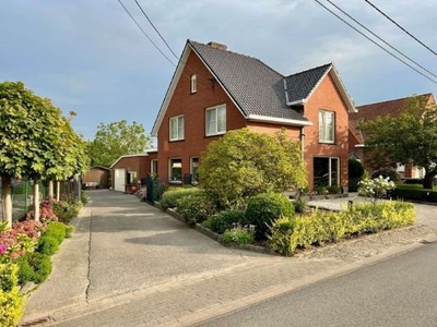 Mooi gelegen alleenstaande woning op 1.230 m², 4 slpkrs