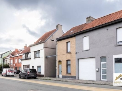 Opgefriste rijwoning met ruime tuin te Destelbergen