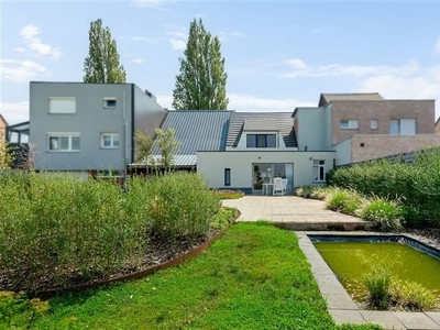 Perfect instapklare woning met uitzonderlijk uitzicht op ach