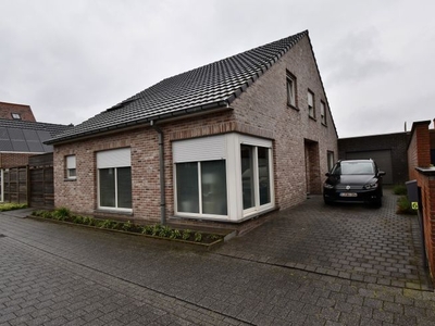 Recente woning met 4 slaapkamers in centrum Ruiselede