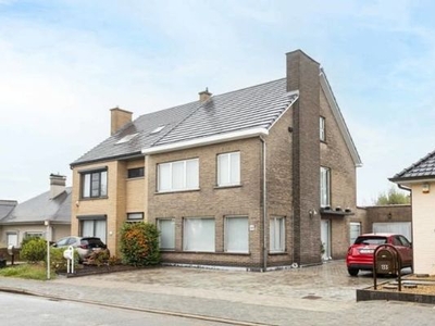 Te koop: solide halfopen bebouwing op een gunstige locatie!