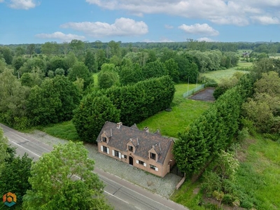 Te renoveren hoeve op een perceel van 5453 m² te Mechelen