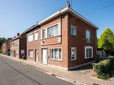 WONDELGEM- Half open bebouwing met drie slaapkamers en ee...