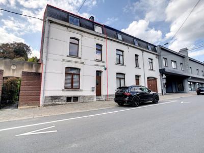 Huis met 3 slaapkamers en tuin in het centrum van Neufchâtea