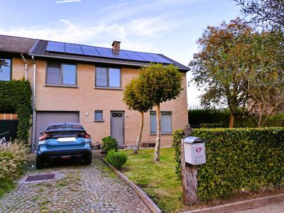 Ruime, instapklare woning gelegen in het groene Hove