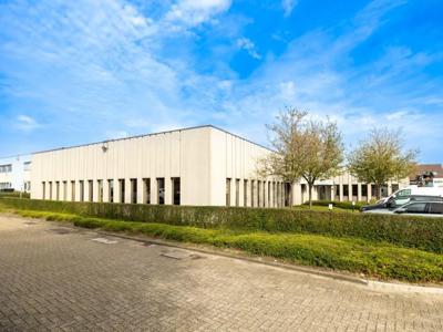 Woluwe, kantoren ±255m² + magazijn ±123m²