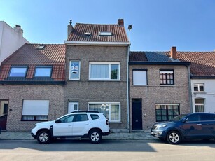 Gesloten bebouwing met 3 slaapkamers en tuin op wandelafsta…