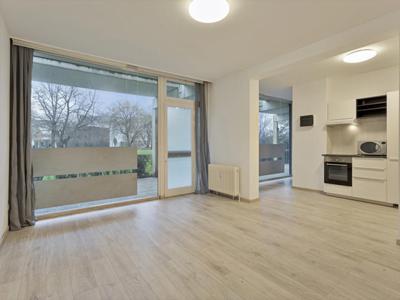 Gelijkvloers studio van 49m² met staanplaats en zicht op gro