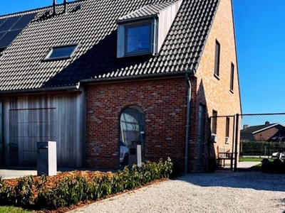 Ontdek dit pareltje van een woning (met meubels) in Pittem