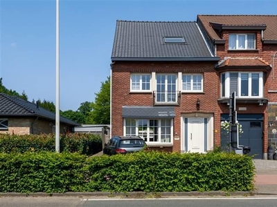 Prachtige en gerenoveerde woning te Emblem