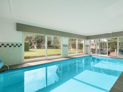 Prachtige villa met binnenzwembad te midden het groen!