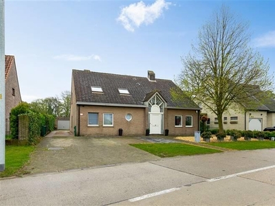 Vrijstaande woning met 4 à 5 slaapkamers, 2 badkamers, garag