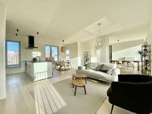 PRACHTIG PENTHOUSE MET 2 SLAAPKAMERS, TERRASSEN EN PARKING