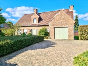 VILLA met 4 SLPK, mooie TUIN met een PRACHTIG ZICHT