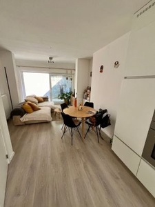 Gerenoveerde gezellige rijwoning met 2 slaapkamers.