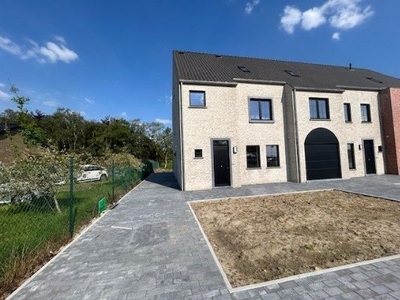 Menensesteenweg 35, 8800 Roeselare