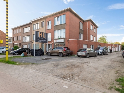 Opbrengsteigendom met 2 appartementen en een handelsgelijvkloers!