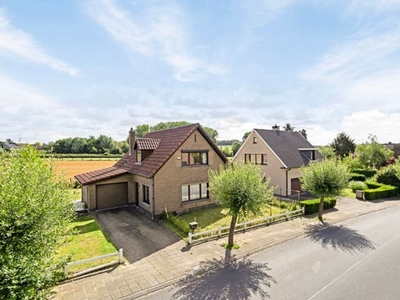 immo DAVID stelt voor: gerenoveerde 4-gevel woning op 460m²