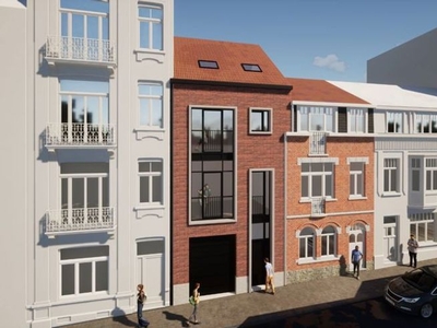 SCHAERBEEK - TE RENOVEREN HERENHUIS MET 5 SLPK EN TUIN