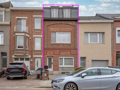 Woning met 4 à 5 slaapkamers op goede locatie te Schoten