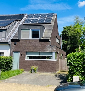 Zonnige woning met 3 slaapkamers en heerlijke tuin !!