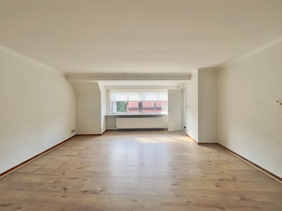 2 slaapkamer appartement te huur + garage