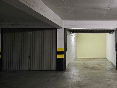 Gesloten garage in Country Club