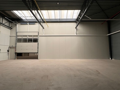 Gloednieuwe KMO unit met een opp van 69m² te huur