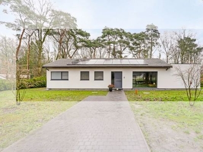 Prachtig gerenoveerde villa met 4 slpk's, een bew. opp. va