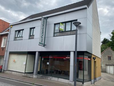 Appartement met 2 slaapkamers en aparte inkom