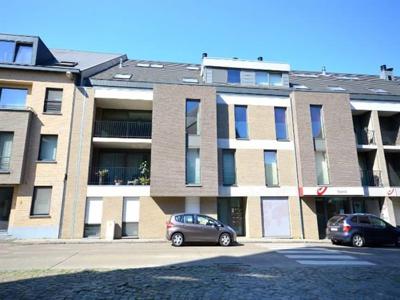 Appartement met 2 slpk en zwembad vlakbij de markt