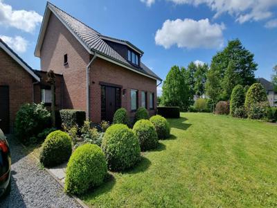 Klassevolle villa met grote tuin nabij centrum Sleidinge