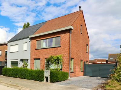 Lichtrijke woning met 4 slpk, tuin en garage voor 995 EUR...