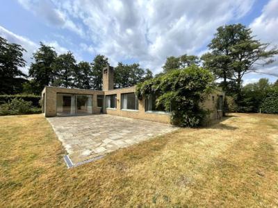 Modernistische villa met prachtige tuin