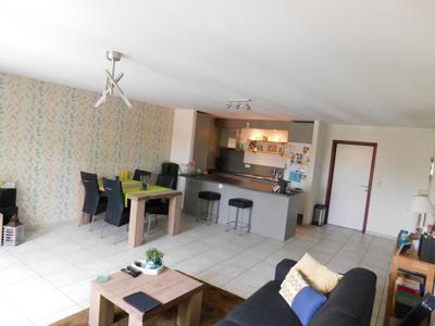 Ruim appartement met 3 slaapkamers en garage te huur