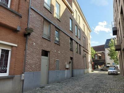 Stijlvol 2 slaapkamer appartement te huur met terras in het