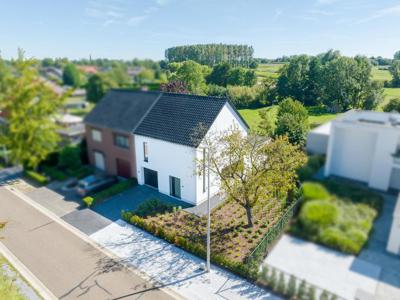 Stijlvolle gerenoveerde HOB met 3 slpks en inpandige garage