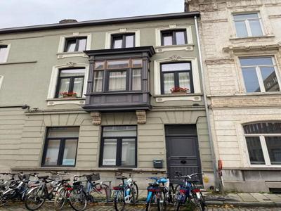 TE HUUR Gent, zeer ruim loft-appartement met slaapkamer en m