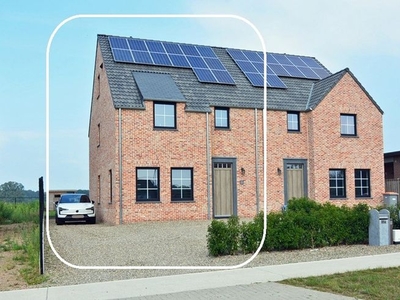 Energiezuinige, halfvrijstaande woning op 4 a 60 ca met 3 s