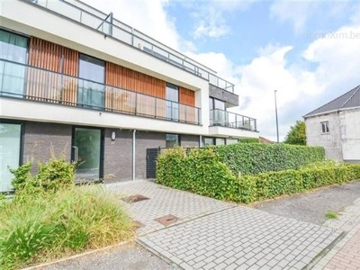 Gelijkvloers appartement met tuin & ondergrondse parkeerplaa