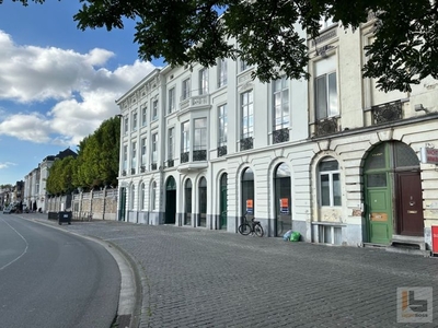 Gemeubelde studentenstudio aan Sint-Pietersplein te Gent!